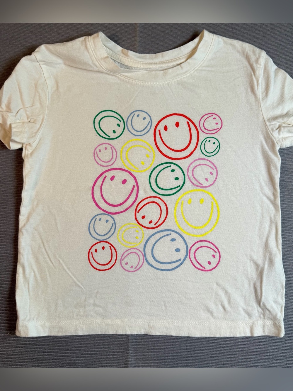 GAP kids szS(6-7) White Short Sleeve Tee with Multicolor Smiley Faces